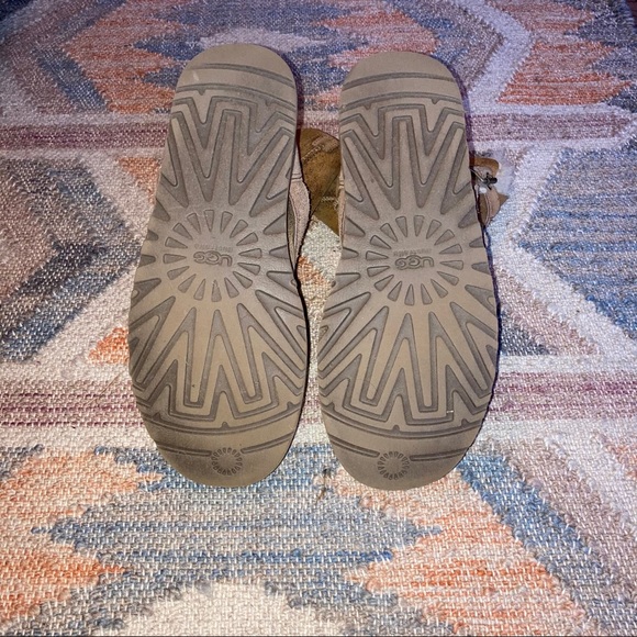 Ugg “Dylyn” distressed classic boot - Picture 6 of 7